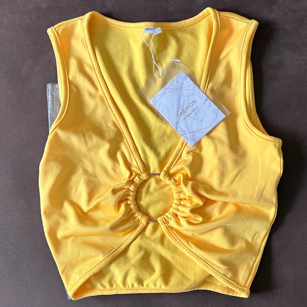 X-Small Yellow Women's Sleeveless Plunging V-neckline O-Ring Tank Crop Top